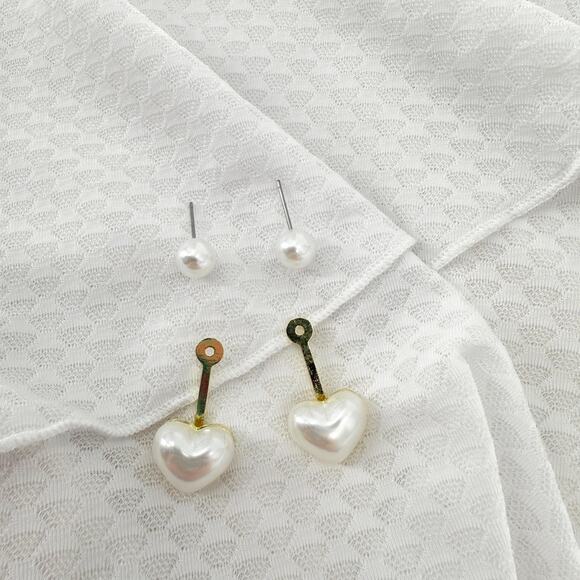 Dainty Pearl Heart Earrings, Gold Studs, Pearl Heart Minimalism Dangle Earrings - Picture 4 of 4